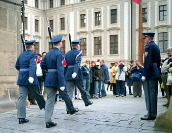 M IL CAMBIO DELLA GUARDIA